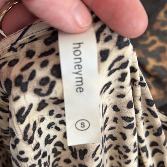 Women's Oversized Ruffle Leopard Animal Print Top Brown Size Small Stretchy - Picture 7 of 8